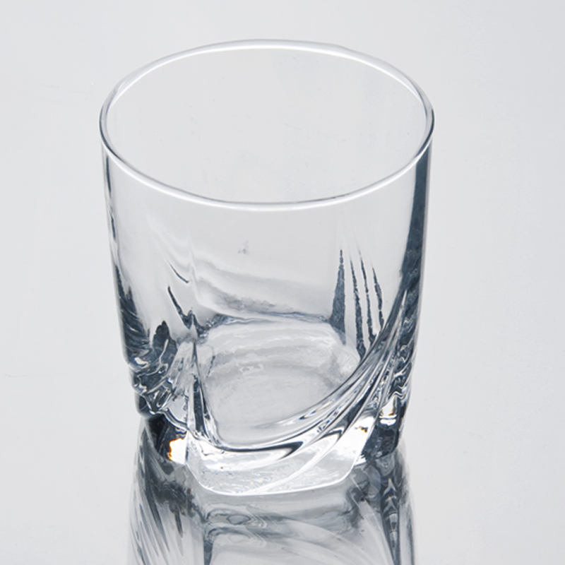 виски стеклянная чашка