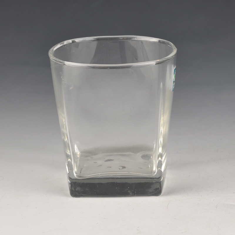 Whisky-Glas mit Vierkantboden