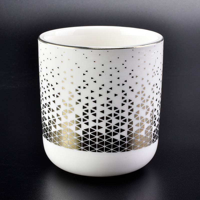 weißes Keramikkerzenglas mit einzigartigem Goldmuster