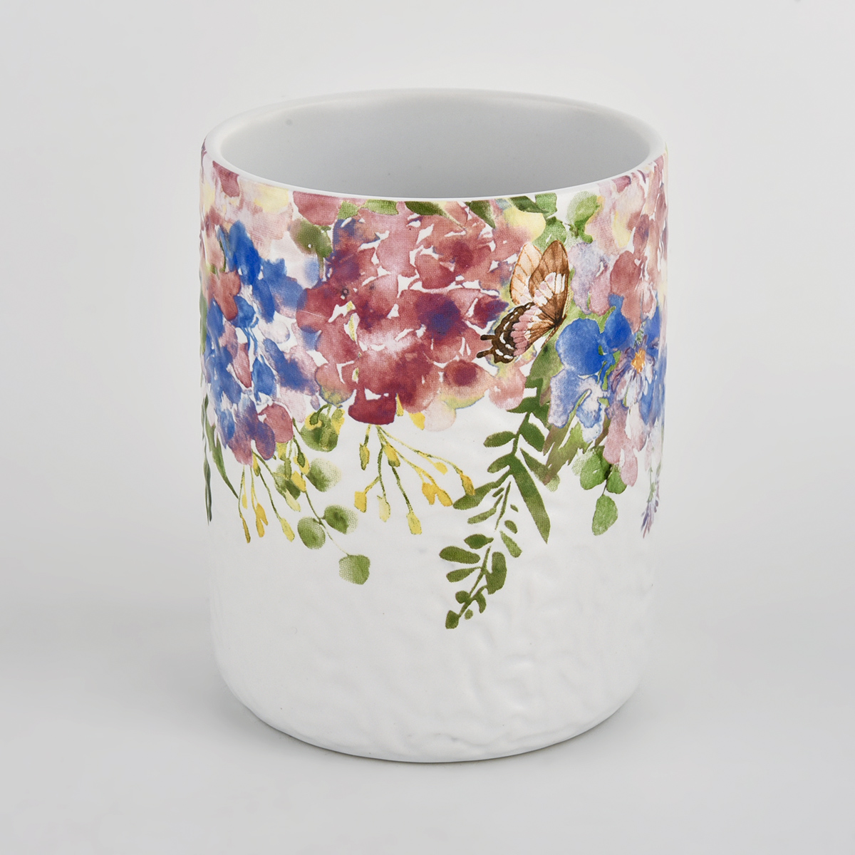 recipiente de cerámica blanca con impresión colorida