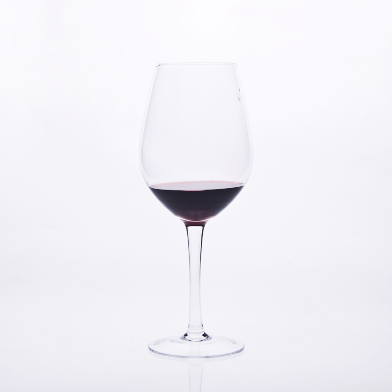 bicchieri di vino di grande capienza