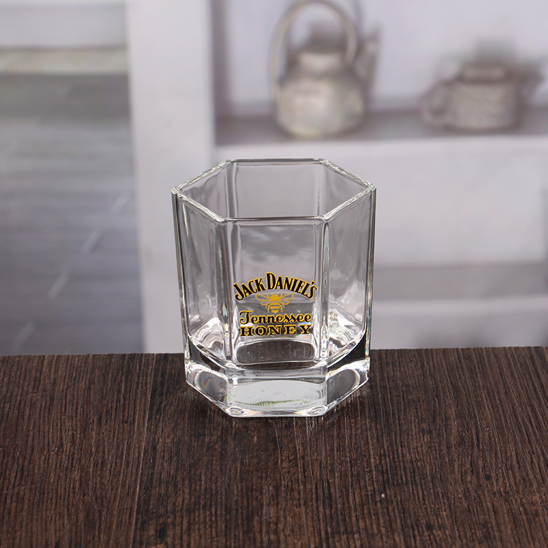 Vasos de whisky fino hexagon 150ML insignia de la etiqueta modificada para requisitos particulares