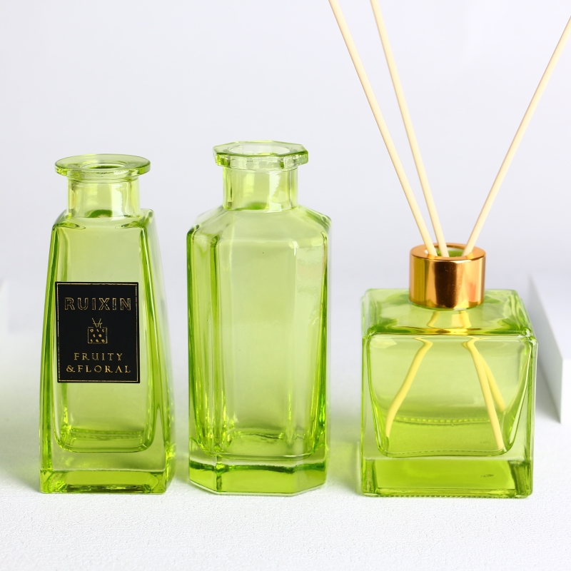 Bottiglia di profumo di colore verde di forma quadrata da 20 cl Bottiglia con diffusore in vetro personalizzato di lusso da 150 ml