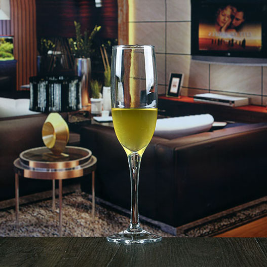 Chine 200ml bon marché en vrac de verres à champagne en cristal en gros