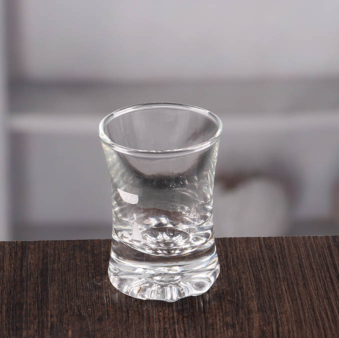 Personalizada Shot vasos granel 1,5 oz vino vidrio Shot vidrio proveedor