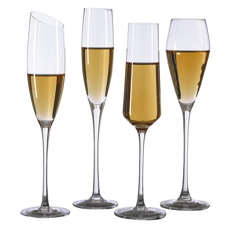 ハンドブローされたクリスタルワイングラス斜め口のシャンパンフルート結婚式のためのバルクのゴブレット