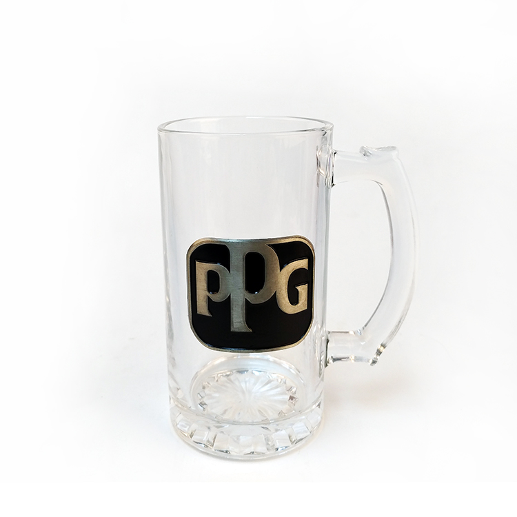 Tankard beer glass with metal logo manufacturer