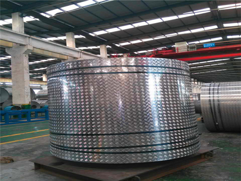 Checked aluminum coil and sheet
