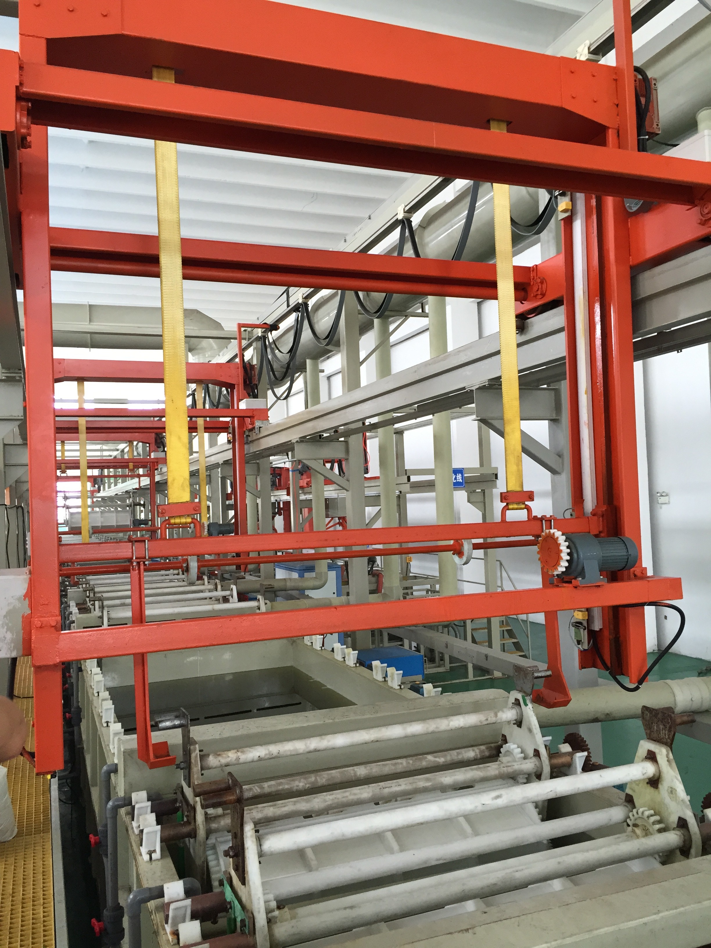 Automatic zinc plating line for fasteners