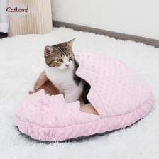 China Broke Egg Design Pet Sleeping Bag Cute Cozy Cat Sack Winter Pet Cave Bed for Puppy manufacturer