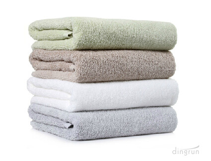 grote gepersonaliseerde luxe lichte kleur badhanddoek