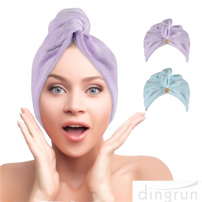 用于头发的毛巾包裹女性的头发
