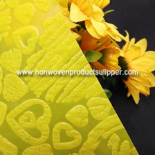 中国 黄色心形压花GT-HSTE01 PP纺粘非织造礼品包装材料销售 制造商