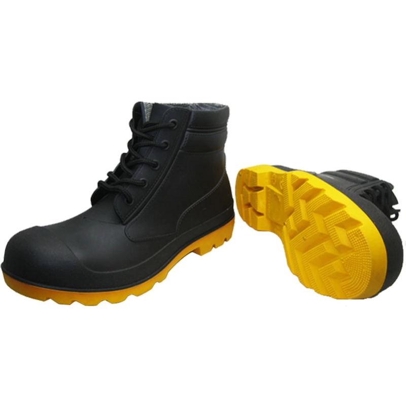 China Very cheap and durable ankle pvc rain shoes with steel toe and steel plate manufacturer
