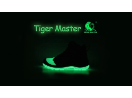 Cina Scarpe antinfortunistiche auto-luminose di marca Tiger Master produttore