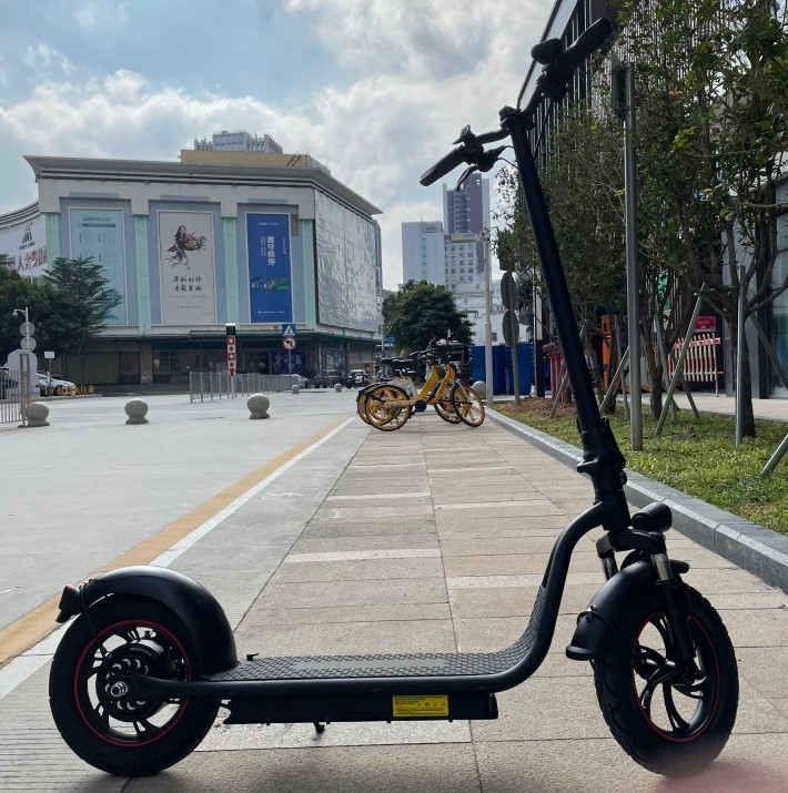 China Nieuwe sterke legering 48v 15.6AH 500W elektrische scooter F12-model met voor- / achterste dempinger fabrikant