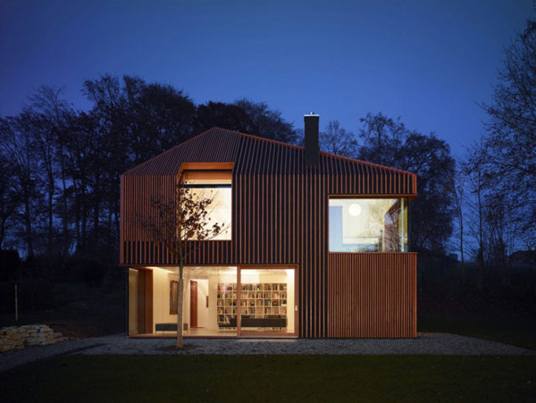 Sculptural Home sa Munich Built Using Prefabricated Materials