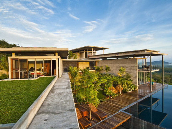 Tayland'da Dört Yatak Odalı Villa, Etkileyici Peyzajı İyileştiriyor