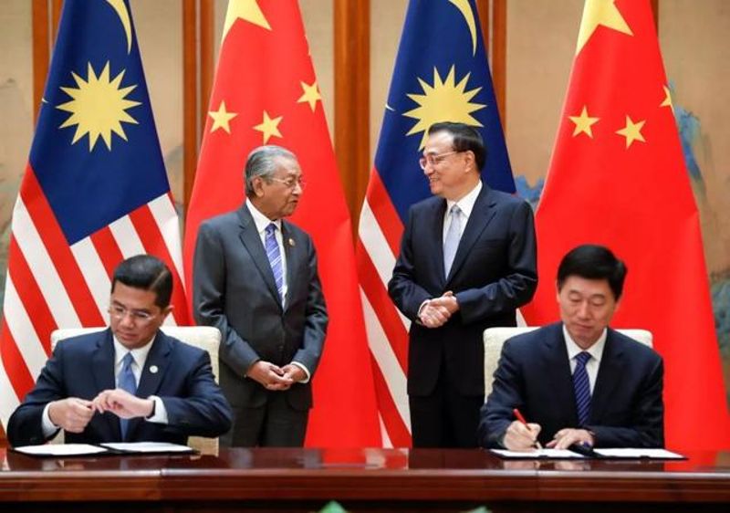 Cetakan semula: Perdana Menteri, PM Mahathir Saksi CREC Menandatangani Perjanjian