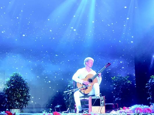 China ZHENGAN GUITAR  WITH A HEAVYWEIGHT SPOKESPERSON manufacturer