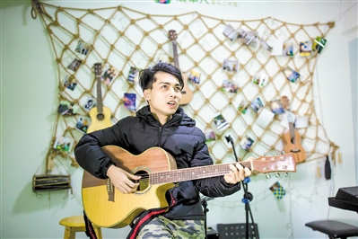 Chine [Chinese Dream Practitioners] musiciens aveugles: j'ai double "yeux noirs" ont aussi u fabricant
