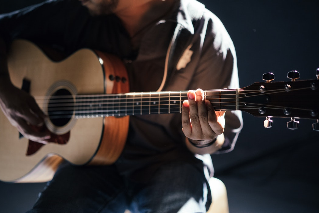 China Album Review: Tommy Emmanuel und Freunde glänzen auf "Accomplice One" Hersteller