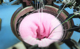 ローラーのアライメントと歯を引っ張るための機械の導入