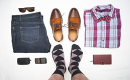Men wear socks need to pay attention to what?