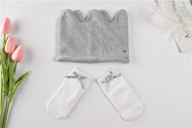 중국 새로운 아기 모자 양말 선물 상자 세트 도매