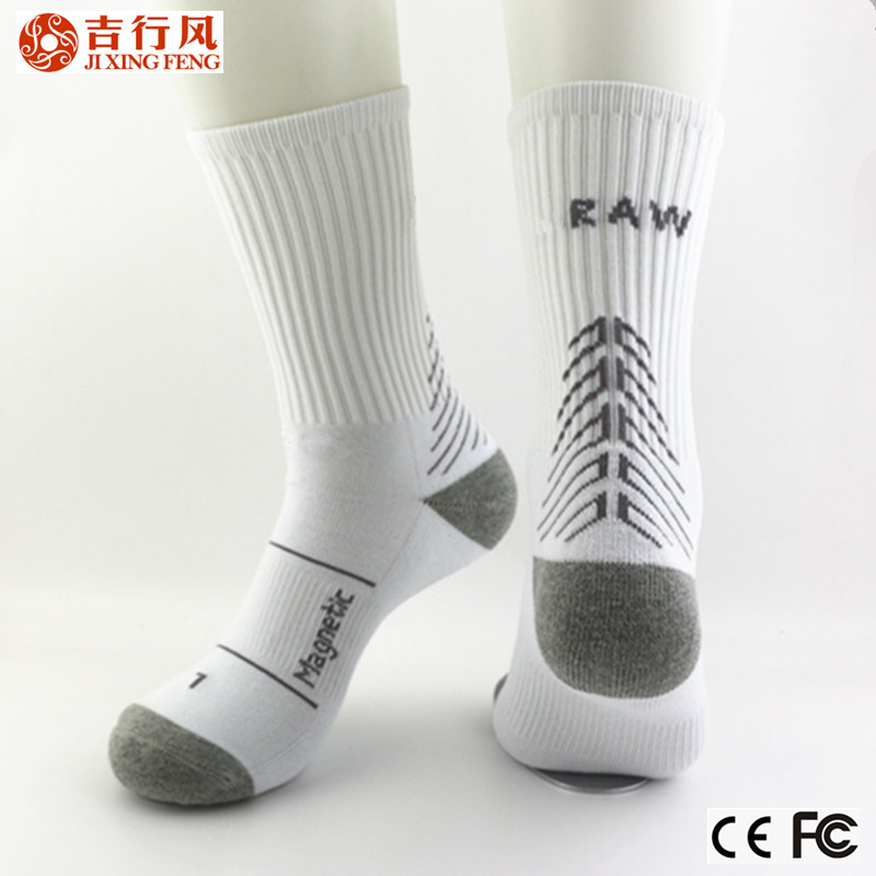China professional athlete socks maker,wholesale customized cotton nylon compression sport socks