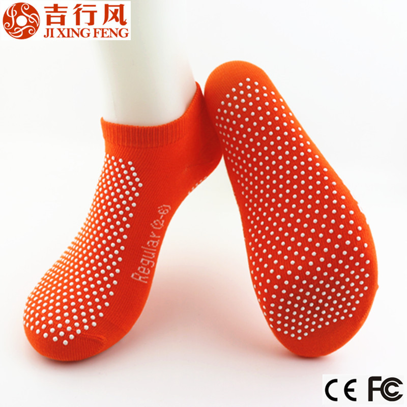 The most popular double-sided dispensing massage non skid socks in China