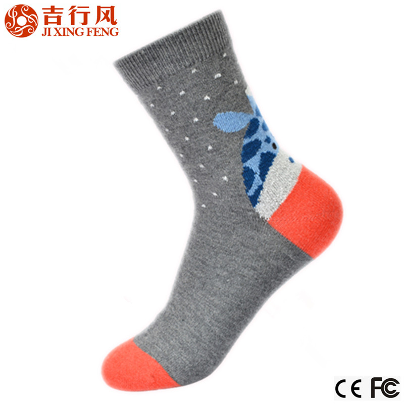 bulk wholesale different colors of women giraffe pattern socks with customized logo