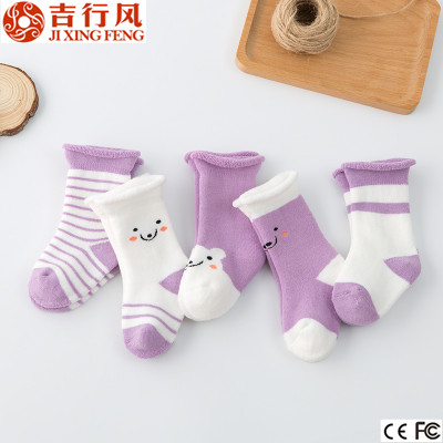 纯棉婴儿袜供应商和制造商批发定制logo婴儿毛绒袜子中国