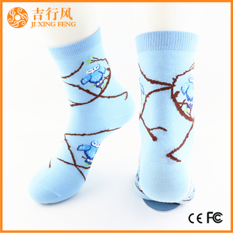 calze di cotone lavorato a maglia produttori di donne calze di cartone animato carino modello personalizzato