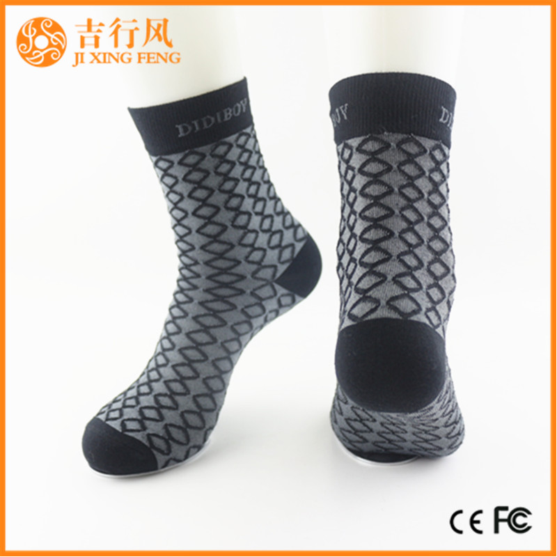 προσαρμοσμένες προμηθευτές κάλτσες mens κατασκευάζουν το νεότερο στυλ των ατόμων που φορούν βαμβακερές κάλτσες