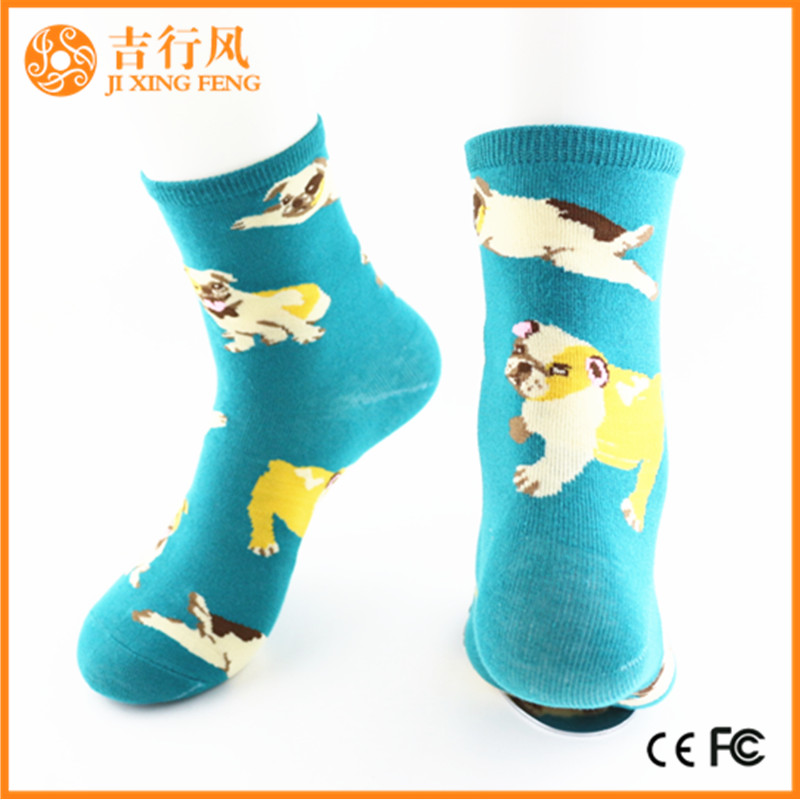 Los calcetines y los fabricantes de calcetines de mujer personalizados producen calcetines con estampado de perro