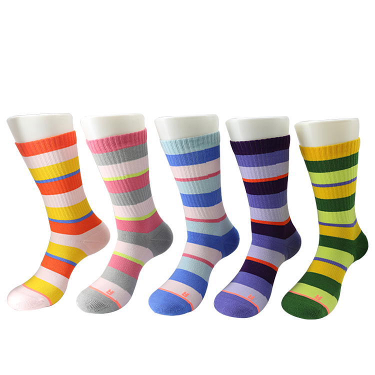 Καθαρισμένο βαμβακερό αθλητικό κάλτσες Maker, χαμηλή λωρίδα τιμών Long Socks εργοστάσιο