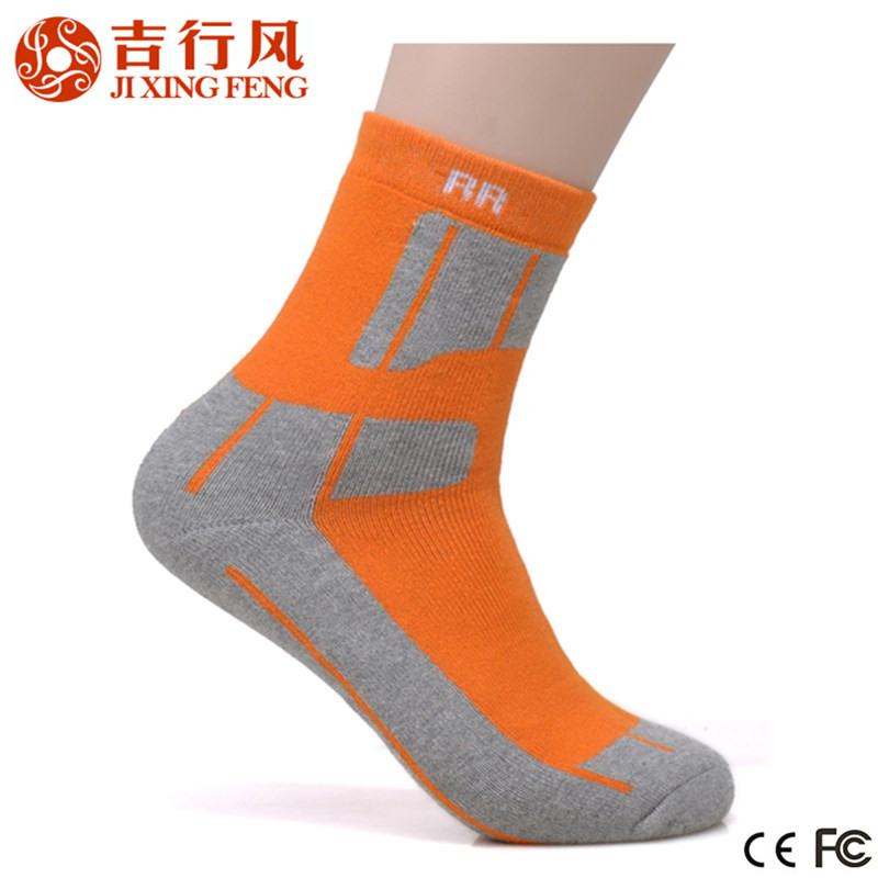 dikke katoenen sokken fabriek groothandel aangepaste logo kleurstof katoenen sokken China