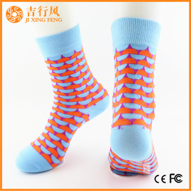 calcetines de algodón colorido de las mujeres fabricantes al por mayor calcetines de encargo personalizadas lindo de la tripulación