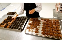 porcelana Suministramos bandeja de cupcake personalizada con 70 tazas fabricante