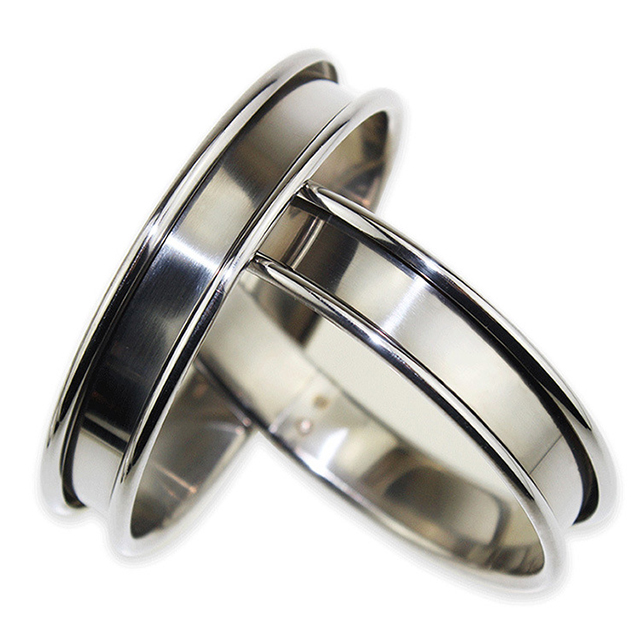 Stainless steel tart ring with roll edge flat surface